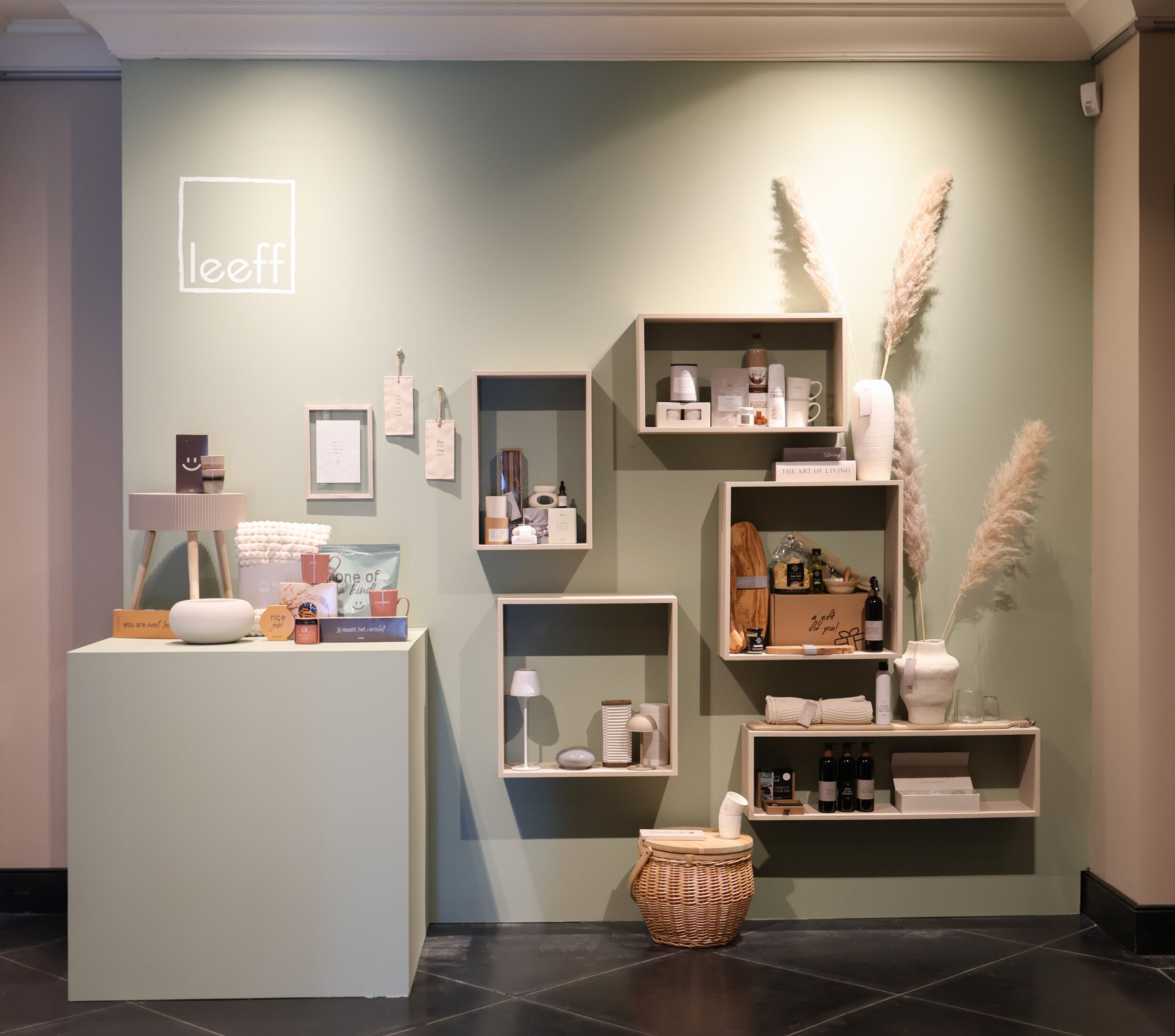Showroom Leeff scaled